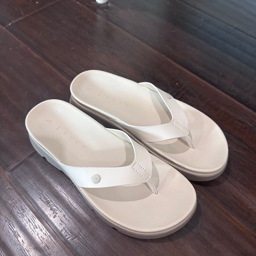 Reef Vista Luxe Sandals - Beige